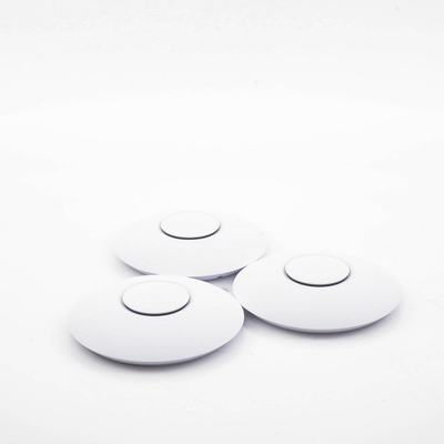 Imagen de Paquete de 3 Access Point UniFi 802.11ac Wave 2, MU-MIMO4X4 con antena Beamforming, hasta 1.7 Gbps, para interior PoE 802.3af, soporta 200 clientes, No incluyen PoE&acute;s