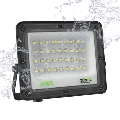 Imagen de Reflector Tipo Lupa 200 W / Flujo luminoso 20 000 lm / 110 - 240 Vca~ 60Hz / Dimensiones 378 x 280 x 25mm / Uso en exterior IP66.