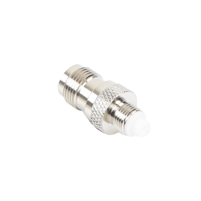 Imagen de Adaptador en Línea, de Conector TNC Hembra a FME Hembra, Niple Europeo, Níquel/ Oro/ Teflón.