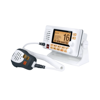 Imagen de Radio Móvil Marino VHF, color blanco con receptor de GPS integrado, puerto de conexión NMEA 2000, 25W de potencia de RF, sumergible IPX8.